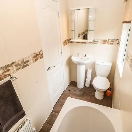 10 Poppy * Richmond (North Yorkshire)