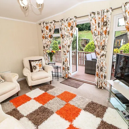 10 Poppy Richmond (North Yorkshire)