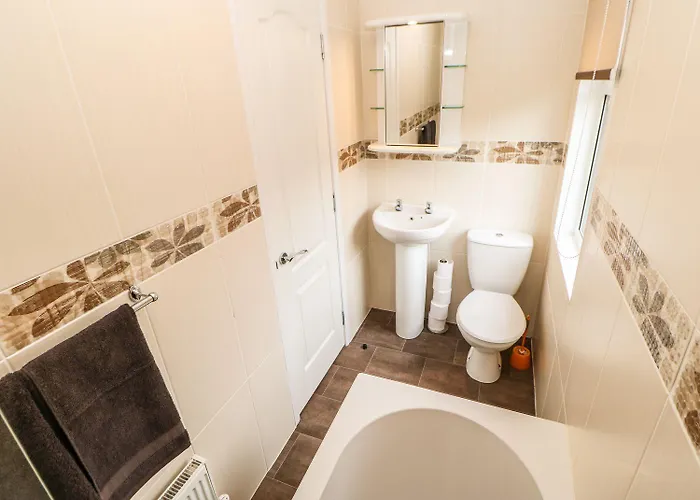 10 Poppy * Richmond (North Yorkshire)