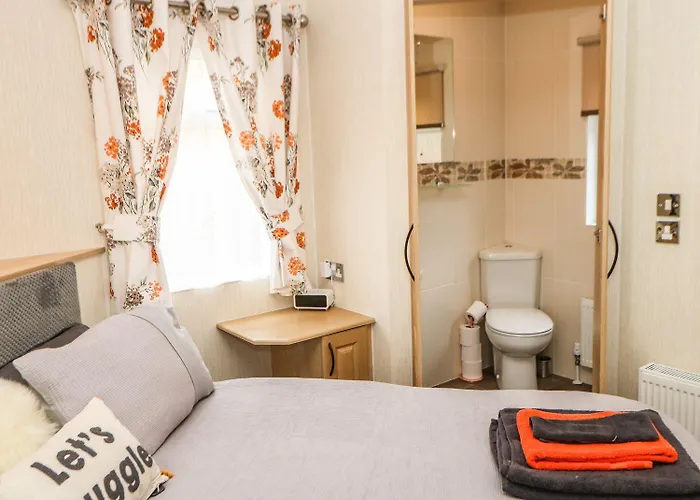 10 Poppy Richmond (North Yorkshire)